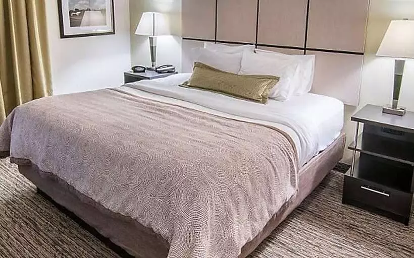 Отель Sonesta Simply Suites Las Vegas Convention Center