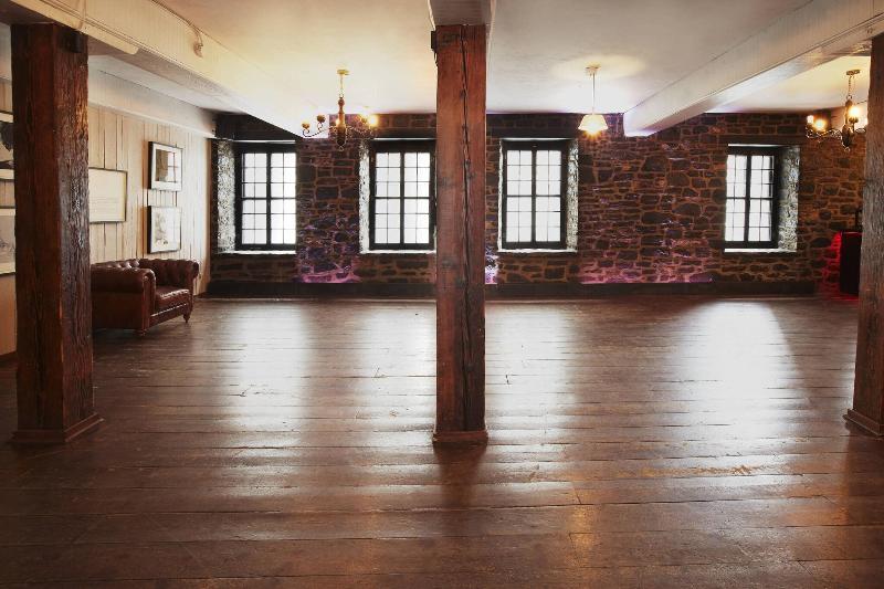 فندق Springhill Suites By Marriott Old Montreal