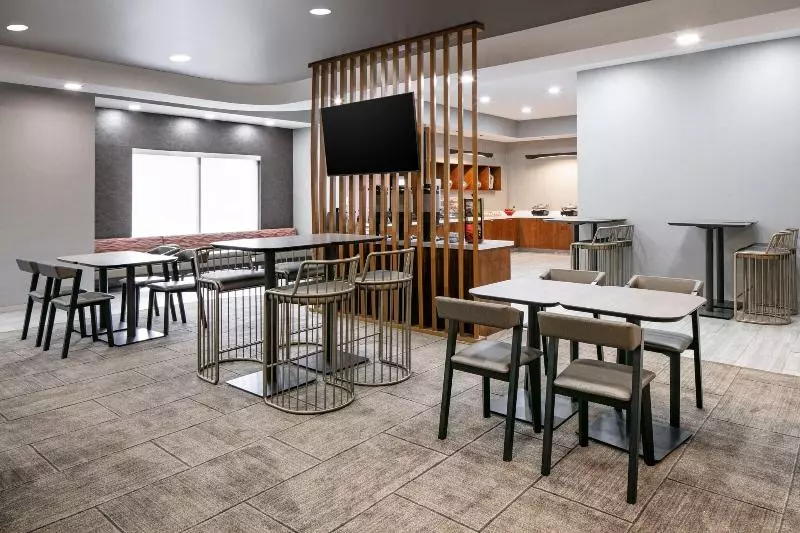 Отель Springhill Suites By Marriott Tulsa