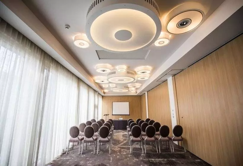 Отель The Chester