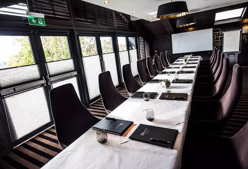 Отель The Chester