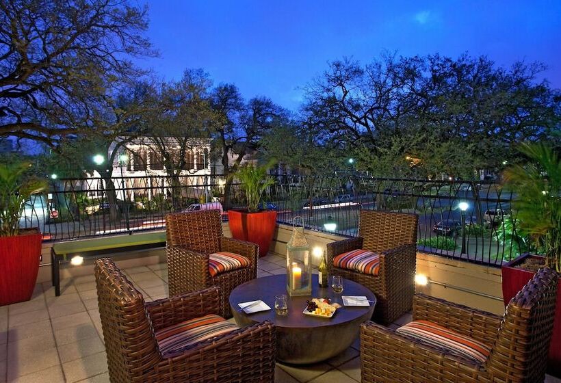 Hotel Tonnelle New Orleans, A Tribute Portfolio