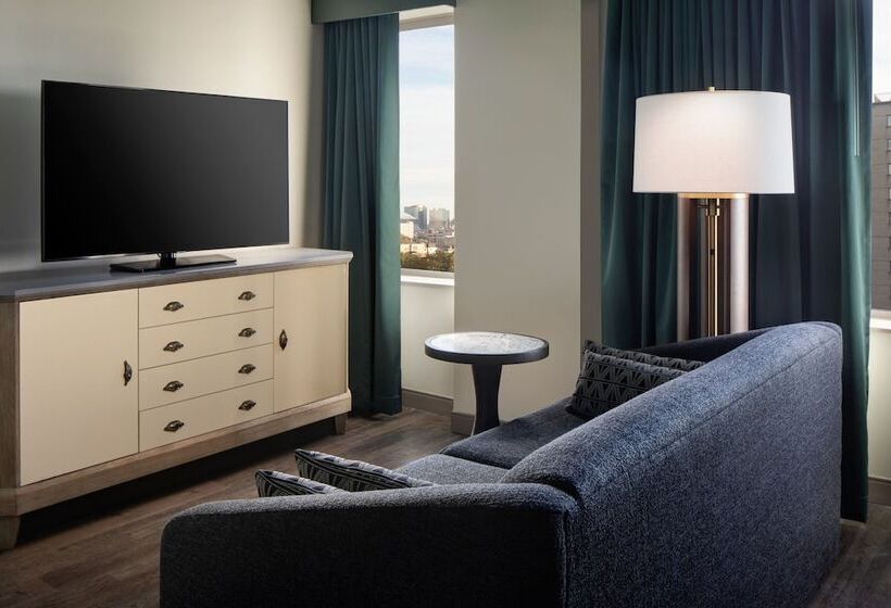 Hotel Tonnelle New Orleans, A Tribute Portfolio