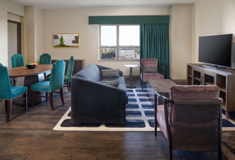 Hotel Tonnelle New Orleans, A Tribute Portfolio