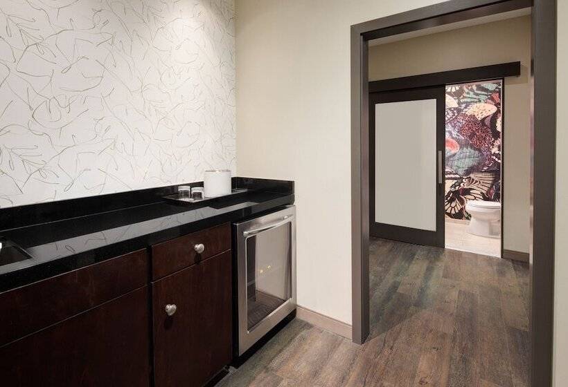 Hotel Tonnelle New Orleans, A Tribute Portfolio