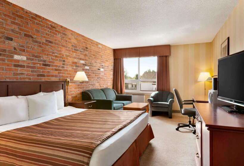 هتل Travelodge By Wyndham North Bay Lakeshore