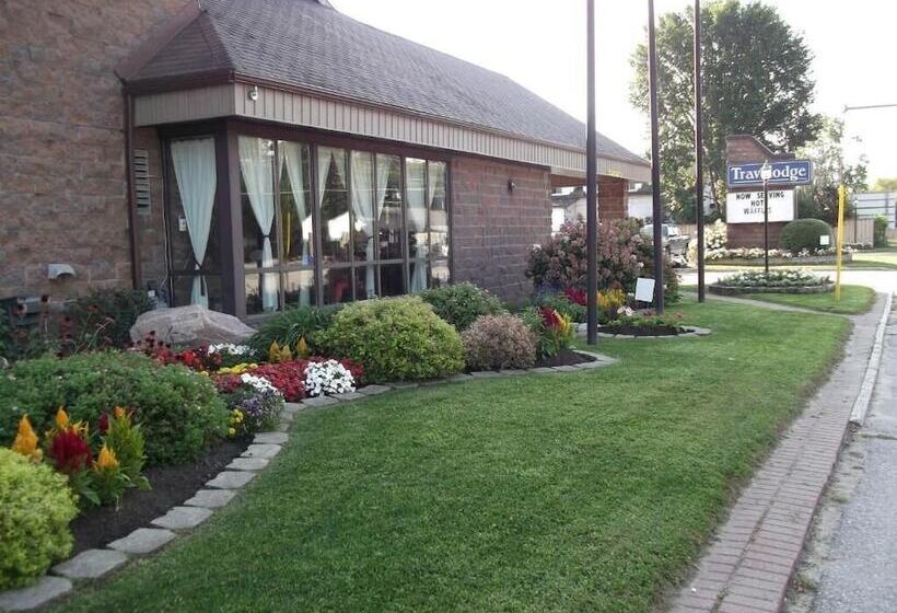 هتل Travelodge By Wyndham North Bay Lakeshore