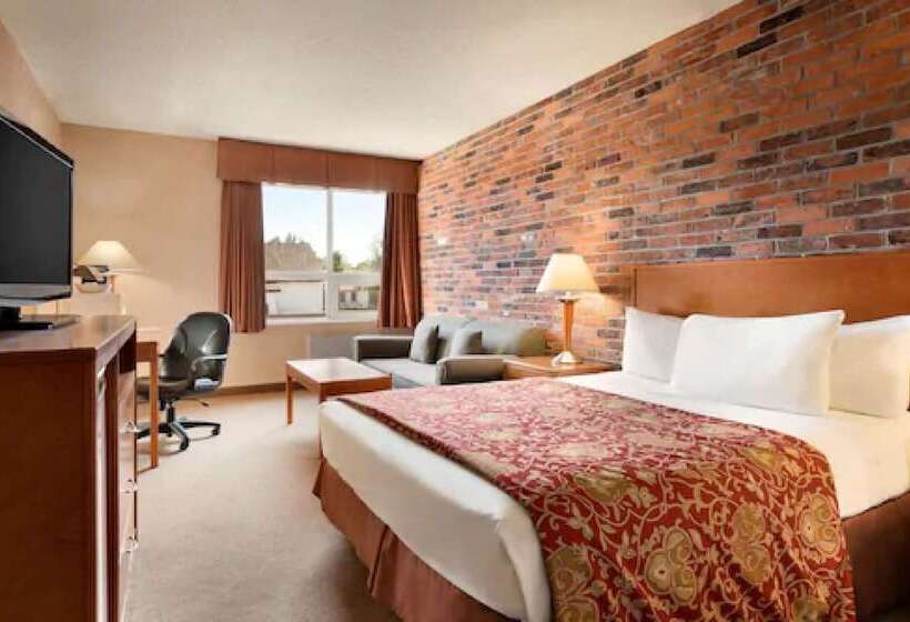 هتل Travelodge By Wyndham North Bay Lakeshore