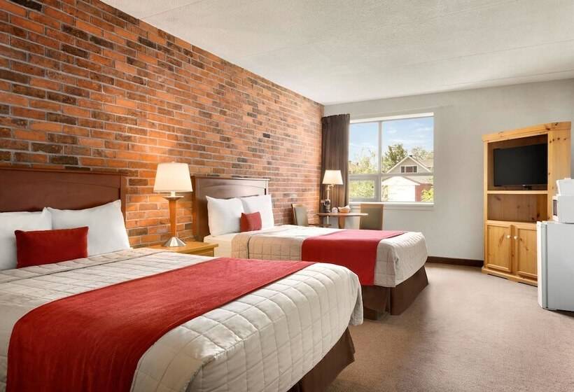 هتل Travelodge By Wyndham North Bay Lakeshore