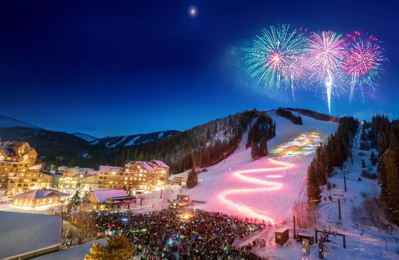 Отель Zephyr Mountain Lodge