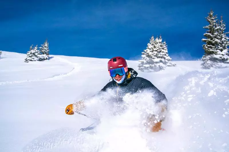 Отель Zephyr Mountain Lodge