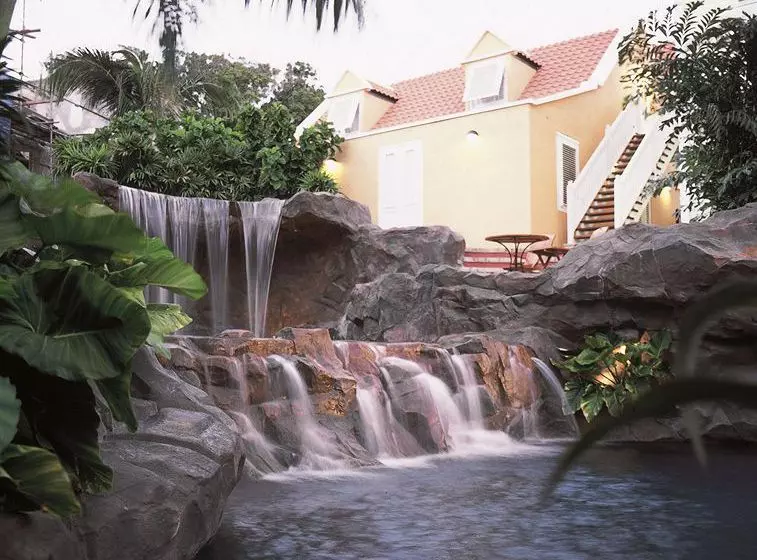 هتل Kura Hulanda Village & Spa