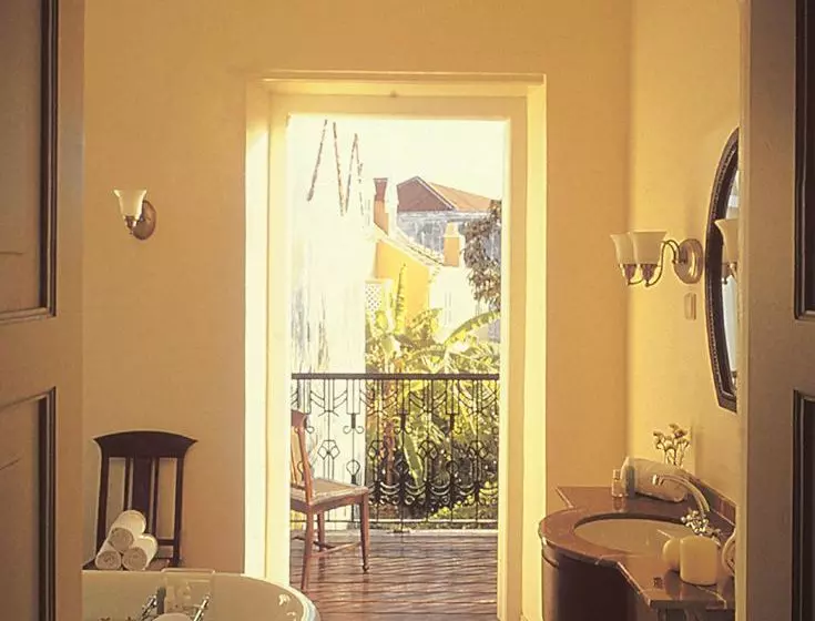 هتل Kura Hulanda Village & Spa