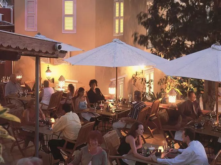 هتل Kura Hulanda Village & Spa