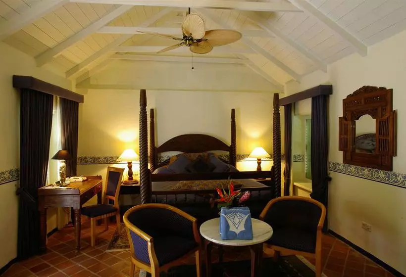 هتل Kura Hulanda Village & Spa