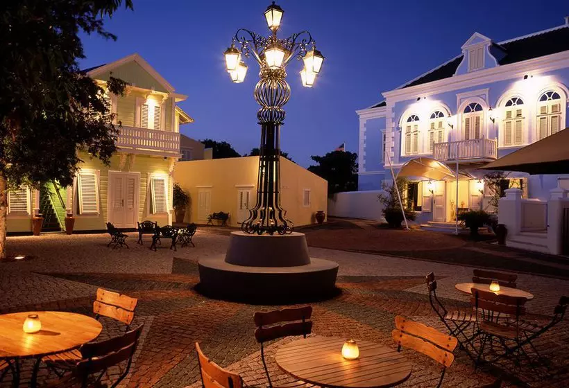 هتل Kura Hulanda Village & Spa