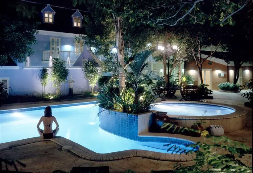 هتل Kura Hulanda Village & Spa