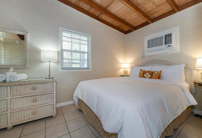 Pines & Palms Resort