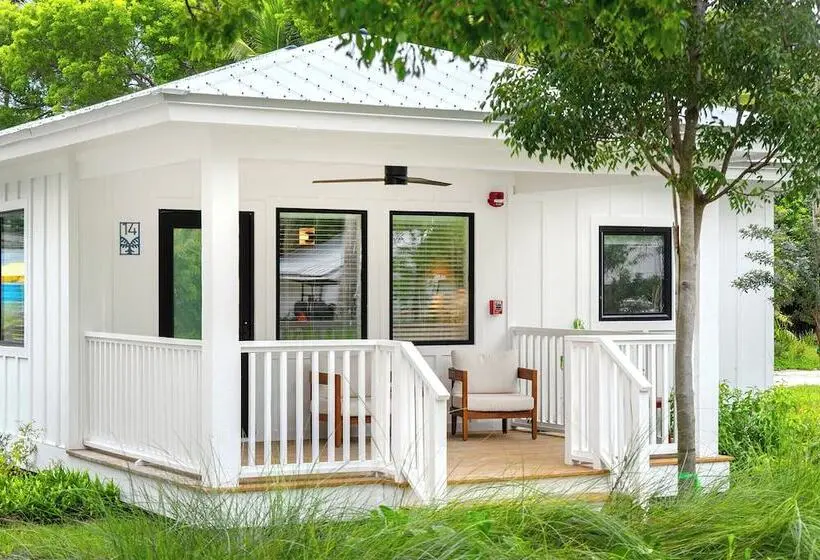 Pines & Palms Resort