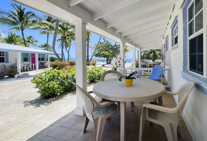 Pines & Palms Resort