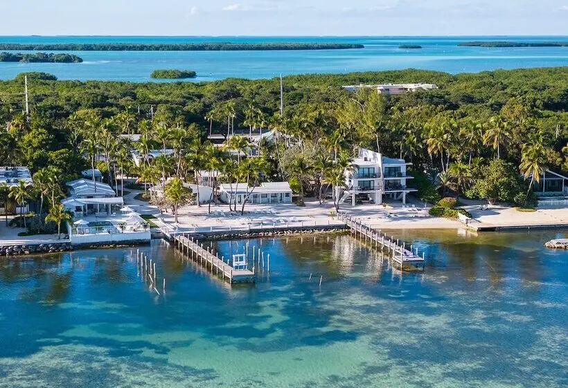 Pines & Palms Resort