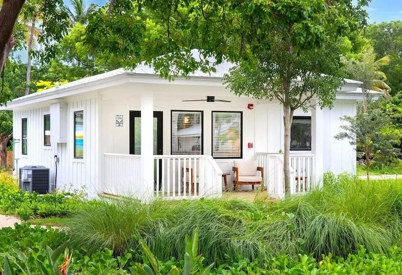 Pines & Palms Resort