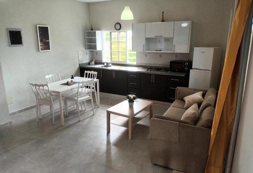 Apartahotel Macadana