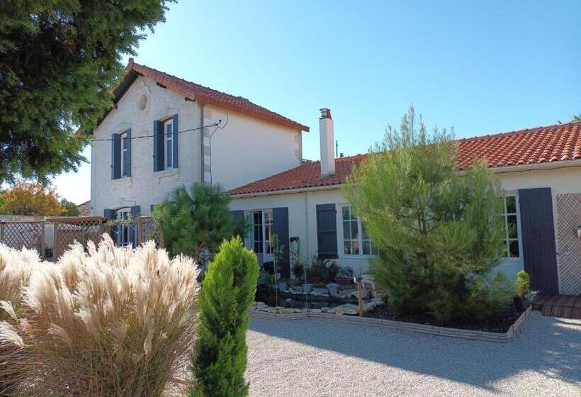 مبيت وإفطار Le Clos Des Passiflores   Chambres Et Table D Hôtes