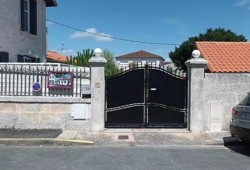 Aamiaismajoitus (B&B) Le Clos Des Passiflores   Chambres Et Table D Hôtes