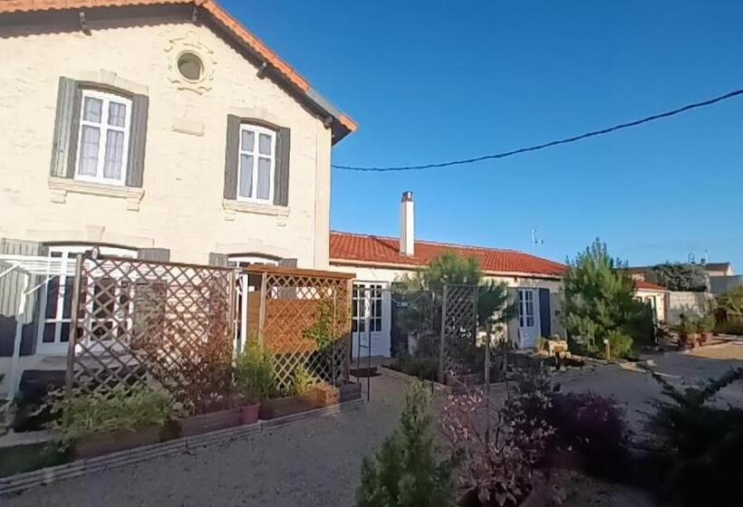 مبيت وإفطار Le Clos Des Passiflores   Chambres Et Table D Hôtes