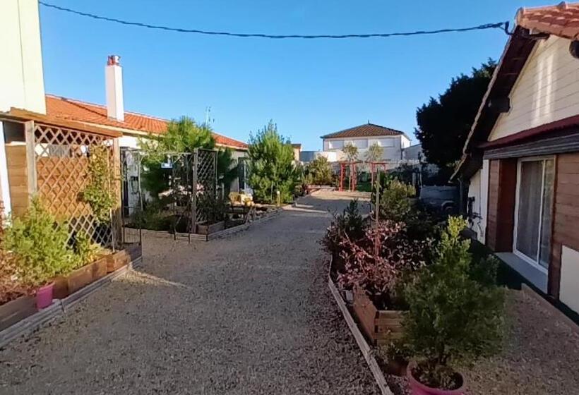 مبيت وإفطار Le Clos Des Passiflores   Chambres Et Table D Hôtes