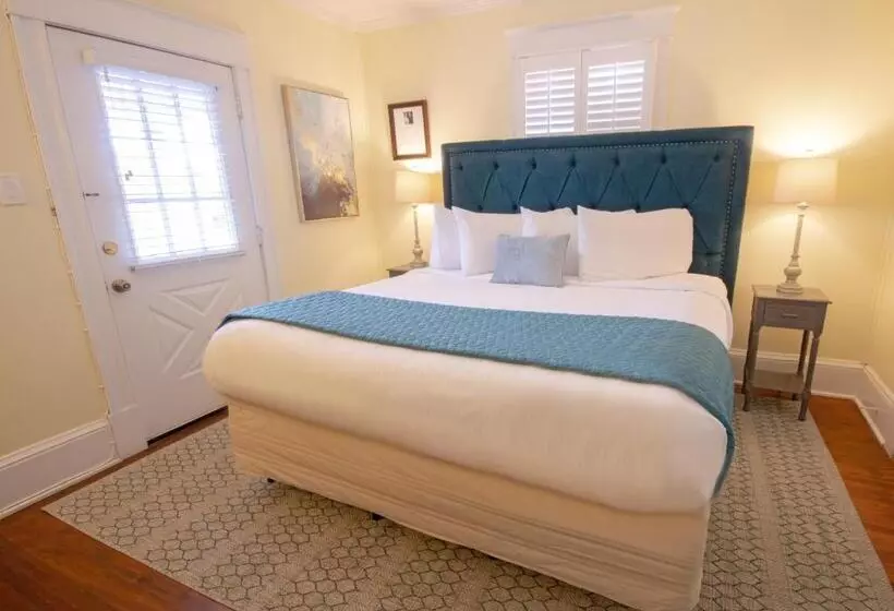 Hemingway House Bed And Breakfast