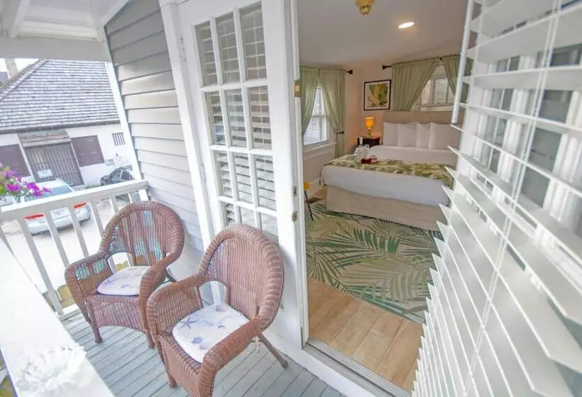 Hemingway House Bed And Breakfast