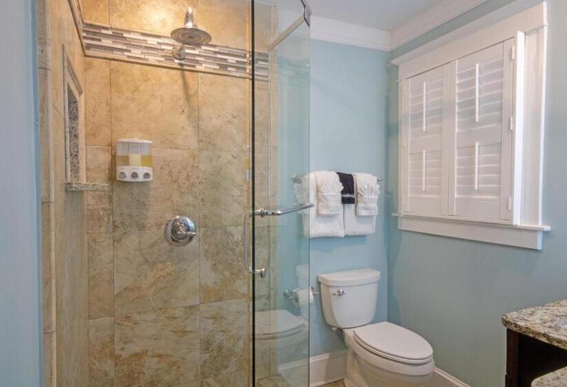 Hemingway House Bed And Breakfast