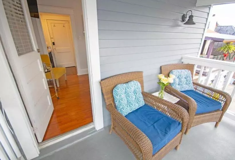 Hemingway House Bed And Breakfast