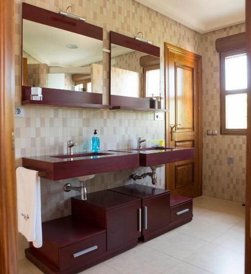 پانسیون Holidays Mirana