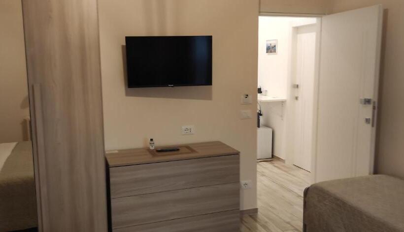 تختخواب و صبحانه Daisy