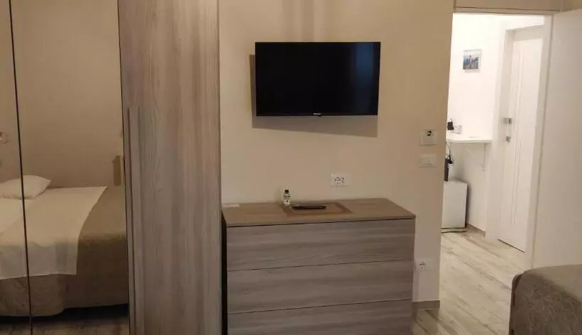 تختخواب و صبحانه Daisy