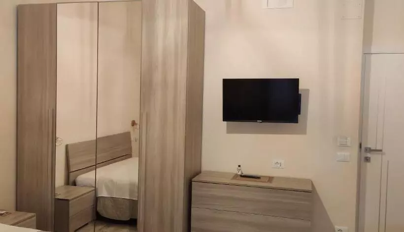 تختخواب و صبحانه Daisy