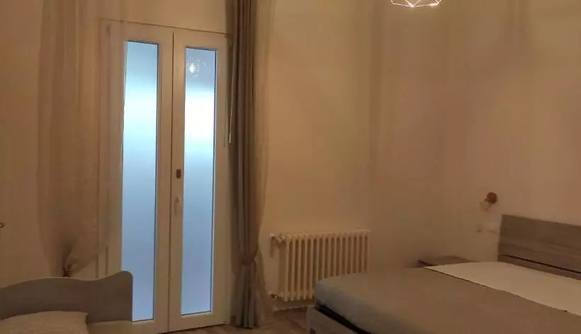 تختخواب و صبحانه Daisy