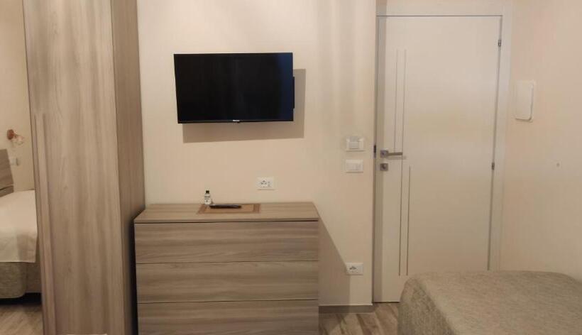 تختخواب و صبحانه Daisy