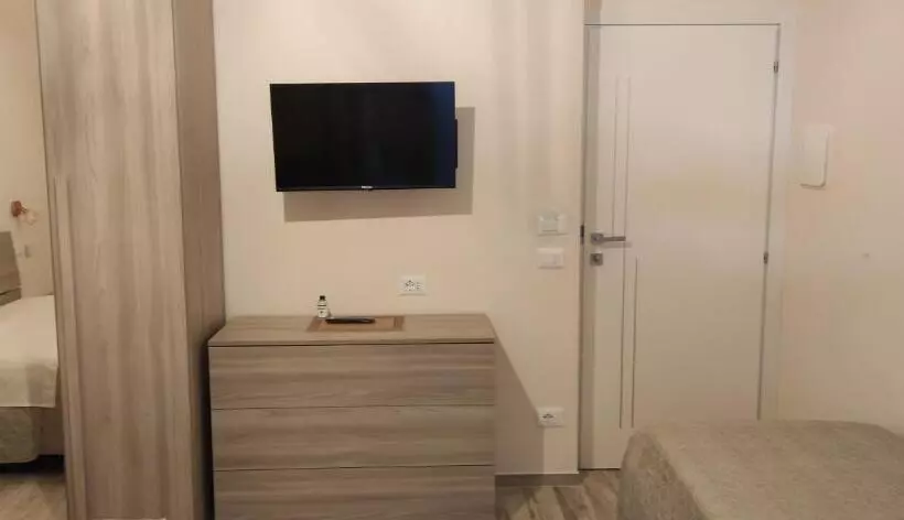 تختخواب و صبحانه Daisy