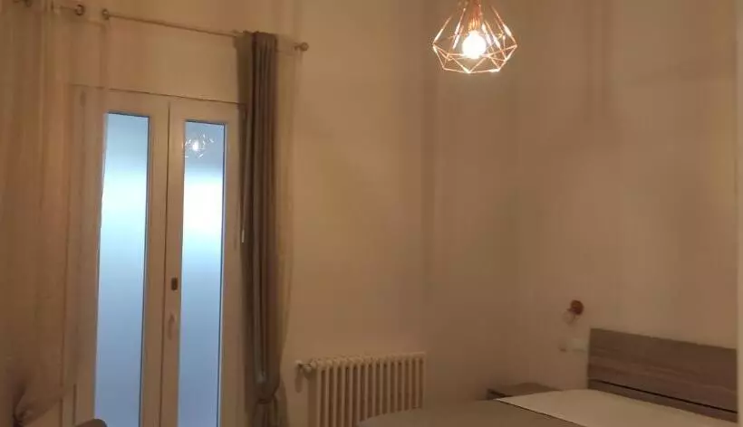 تختخواب و صبحانه Daisy