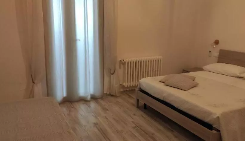 تختخواب و صبحانه Daisy