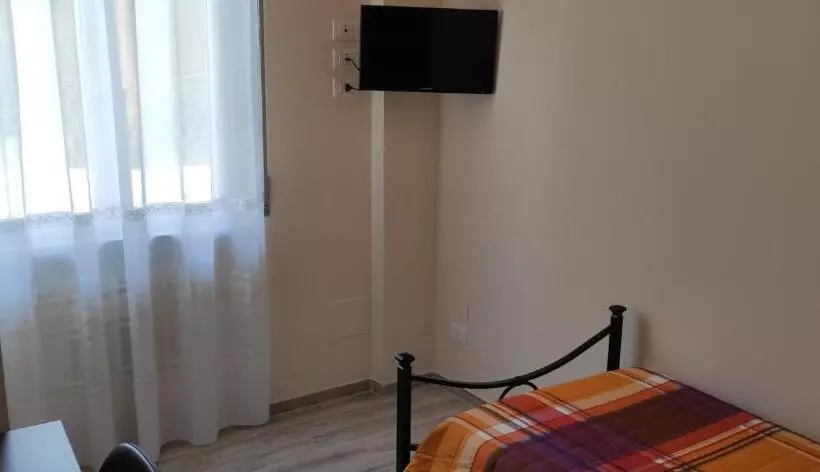 تختخواب و صبحانه Daisy