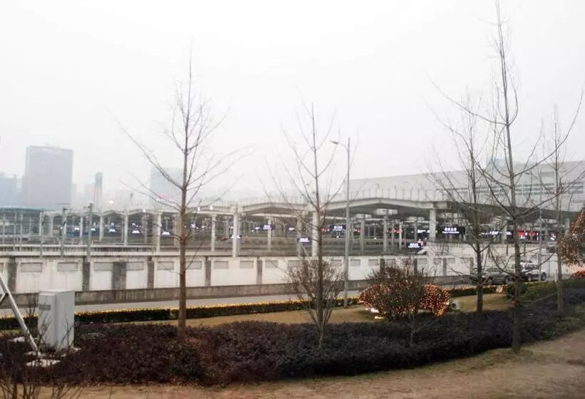 هتل 7days Inn Chongqing Longtou Temple North Train Station North Plaza Branch