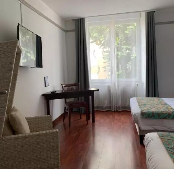 ホテル L Embleme  Boutique