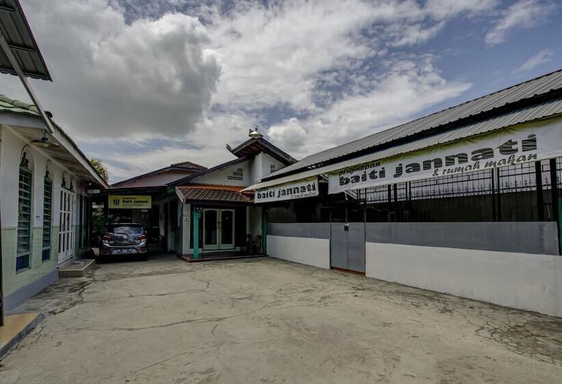 Отель Oyo 3724 Penginapan Baiti Jannati Syariah