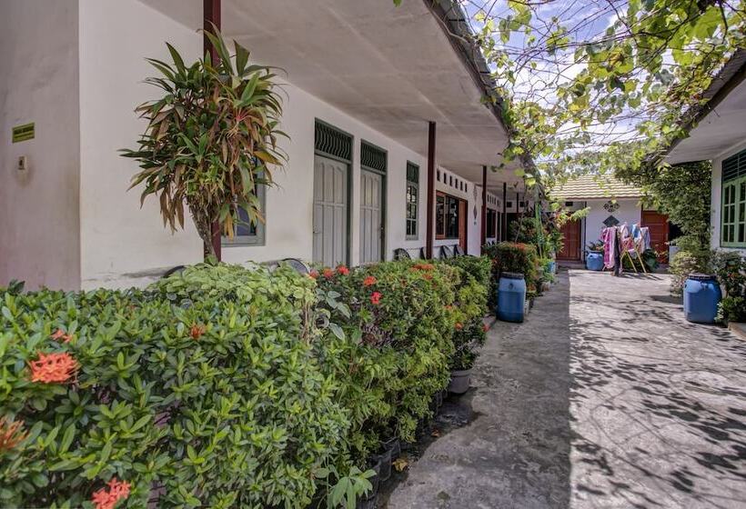 Отель Oyo 3724 Penginapan Baiti Jannati Syariah