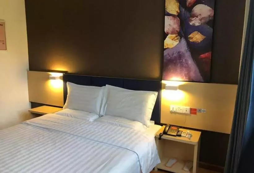 Hotelli 7days Inn Tianjin Railway Station Jinshiqiao Metro Station